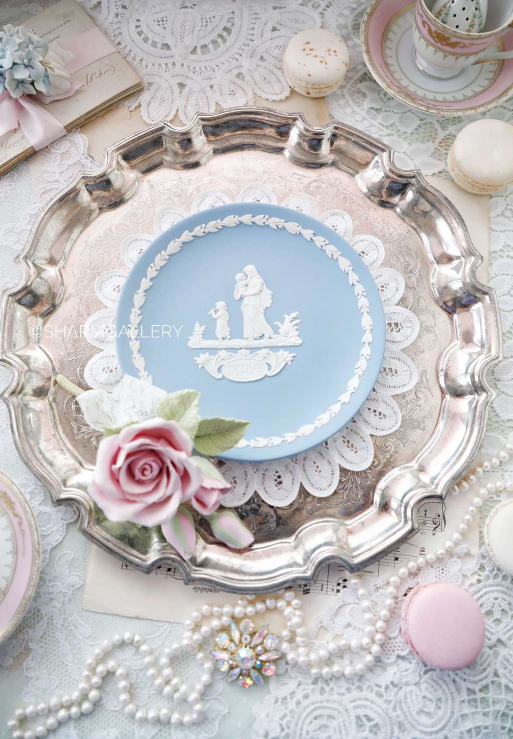 Тарелка  День Матери 1974г. Бисквитный фарфор, 17см., Wedgwood, Англия.