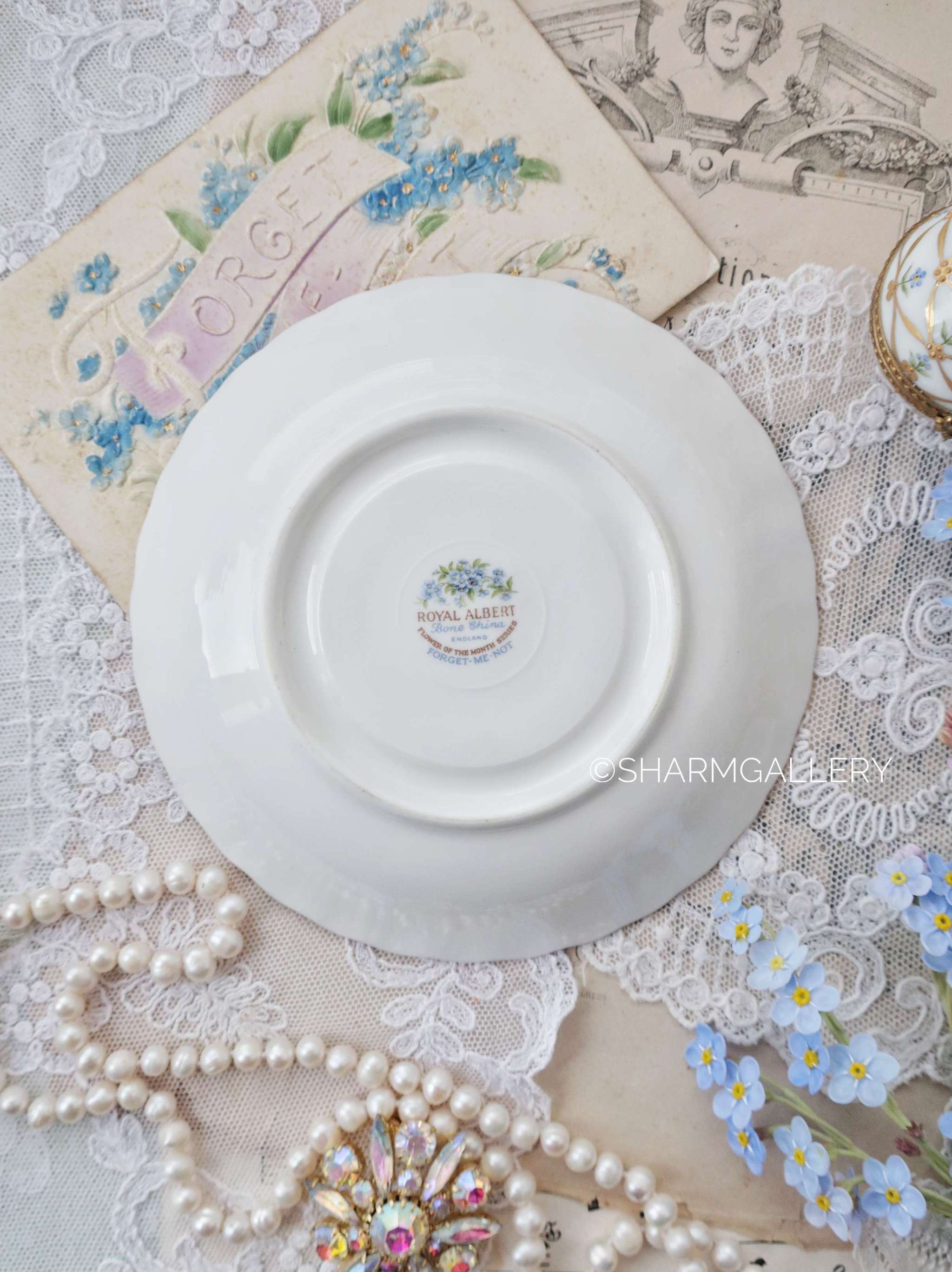 Блюдце Незабудки/Forget me not 14см., костяной фарфор Royal Albert, Англия.