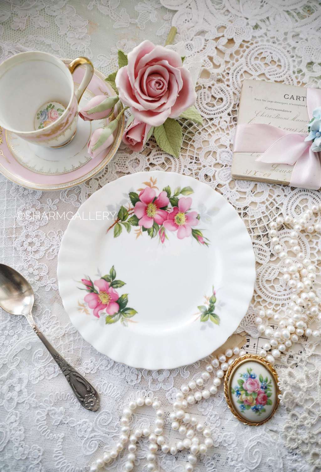 Десертная тарелка 16см., «Королевский шиповник», фарфор Royal Albert, Англия 1970г.