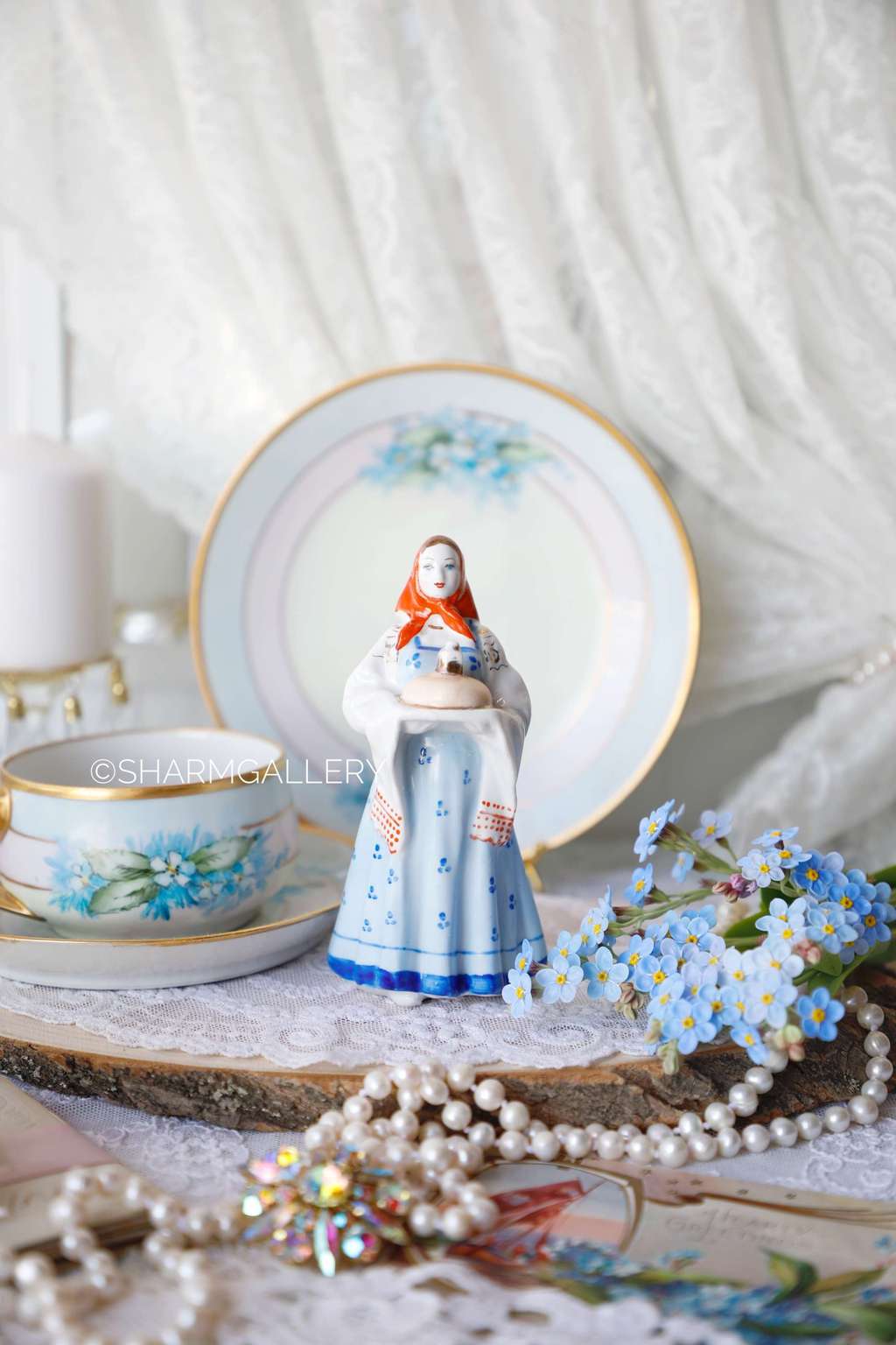 Статуэтка девушка с караваем «Добро пожаловать» (Хлеб Соль) фарфор Дулево, СССР