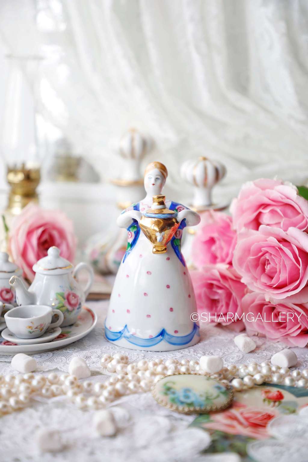 Статуэтка "Барышня с самоваром" №2 (в синей шали) Фарфор, Дулево, СССР.