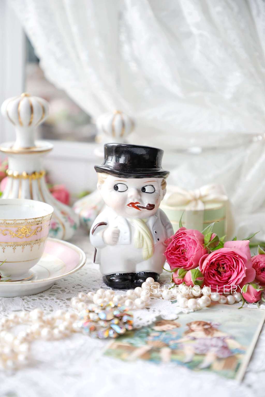 Антикварная солонка Джентельмен с трубкой из серии Бюргеры-Гуглики фарфор Wagner and Apel Германия.