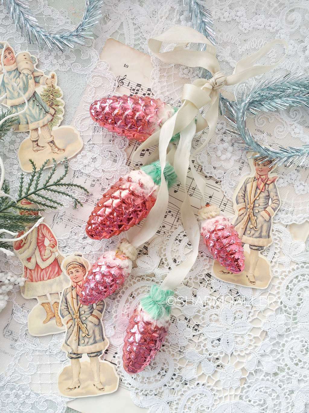 Гирлянда «Розовые шишки», елочные игрушки ГДР.