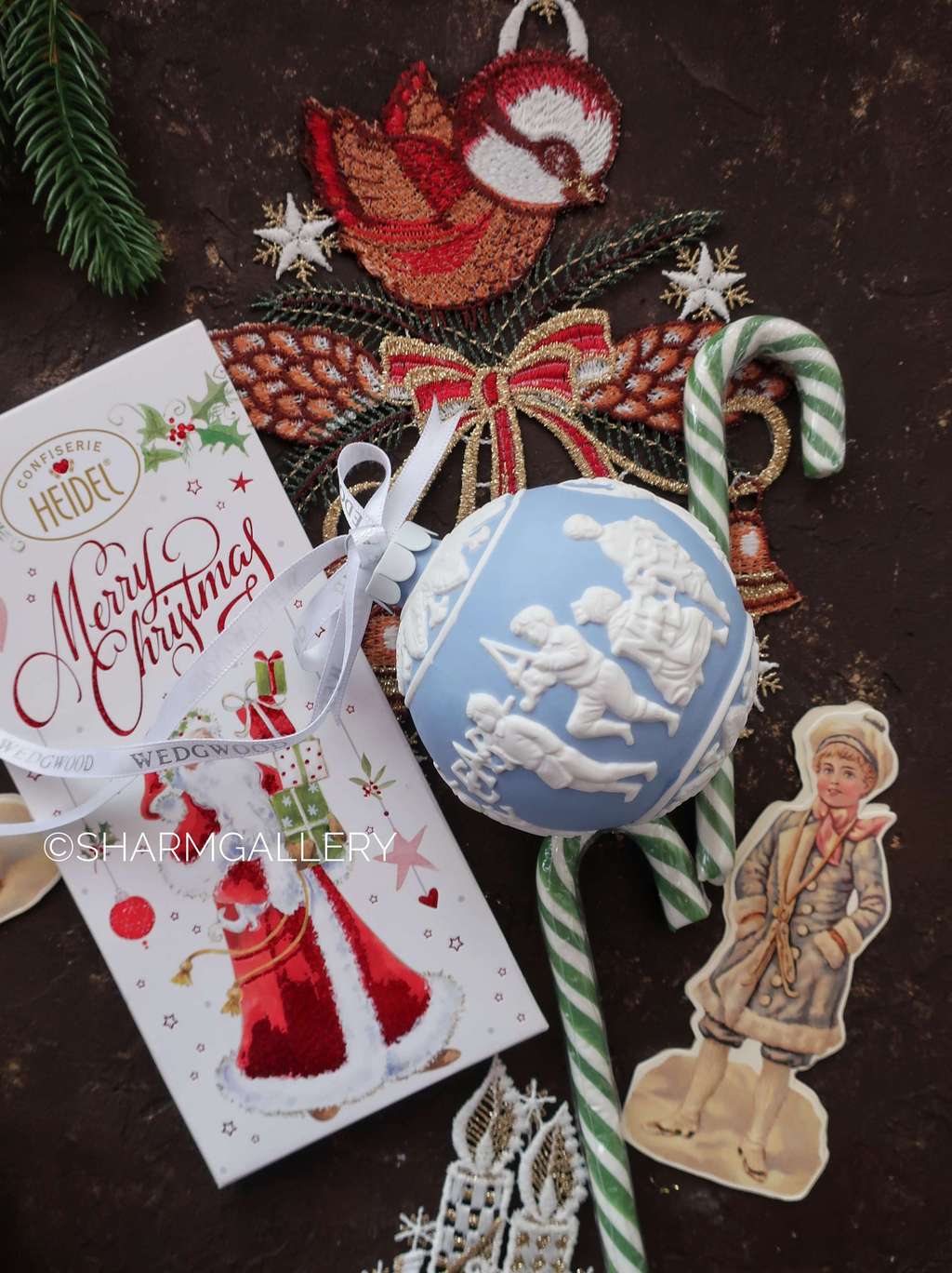 Елочный шар “Christmas and Happy New Year“ голубой бисквитный фарфор Веджвуд/Wedgwood, Англия.
