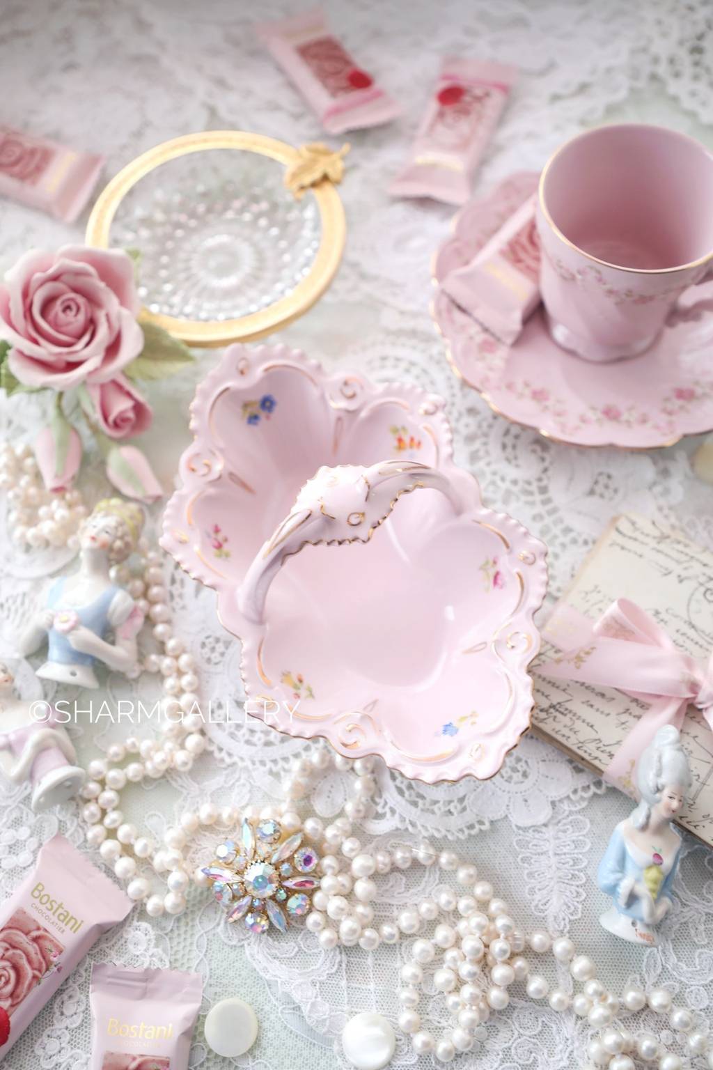 Вазочка - Корзинка "Полевые цветы". Розовый фарфор "Haas & Czjzek" Чехословакия.