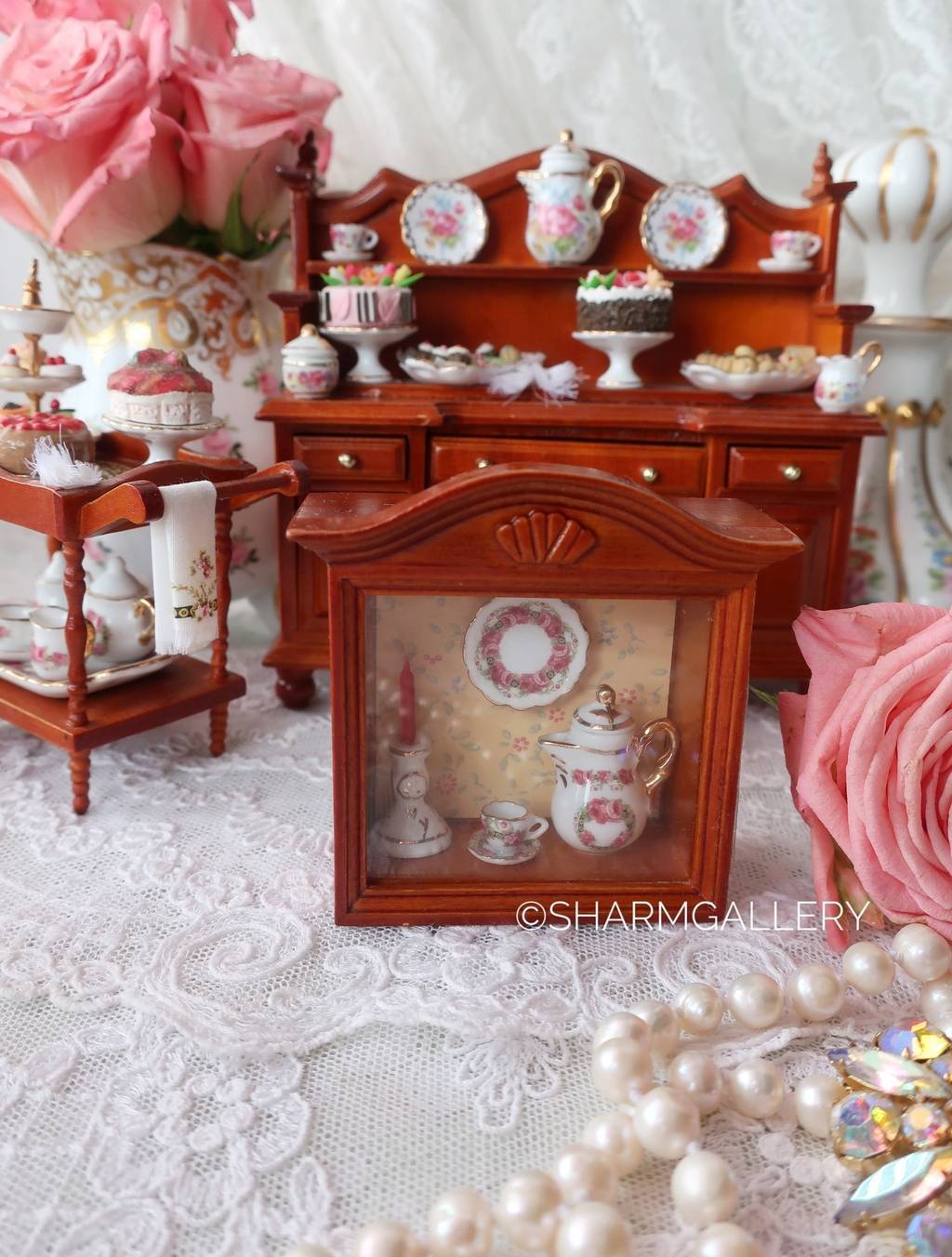 Миниатюра кукольная диорама полка с фарфором, Reutter Porzellan Германия.