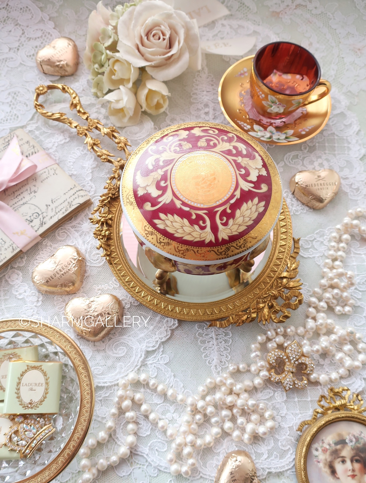 Шкатулка Лев на ножках коллекция Версаче Carlsbad, бордо. Богемия Чехословакия.