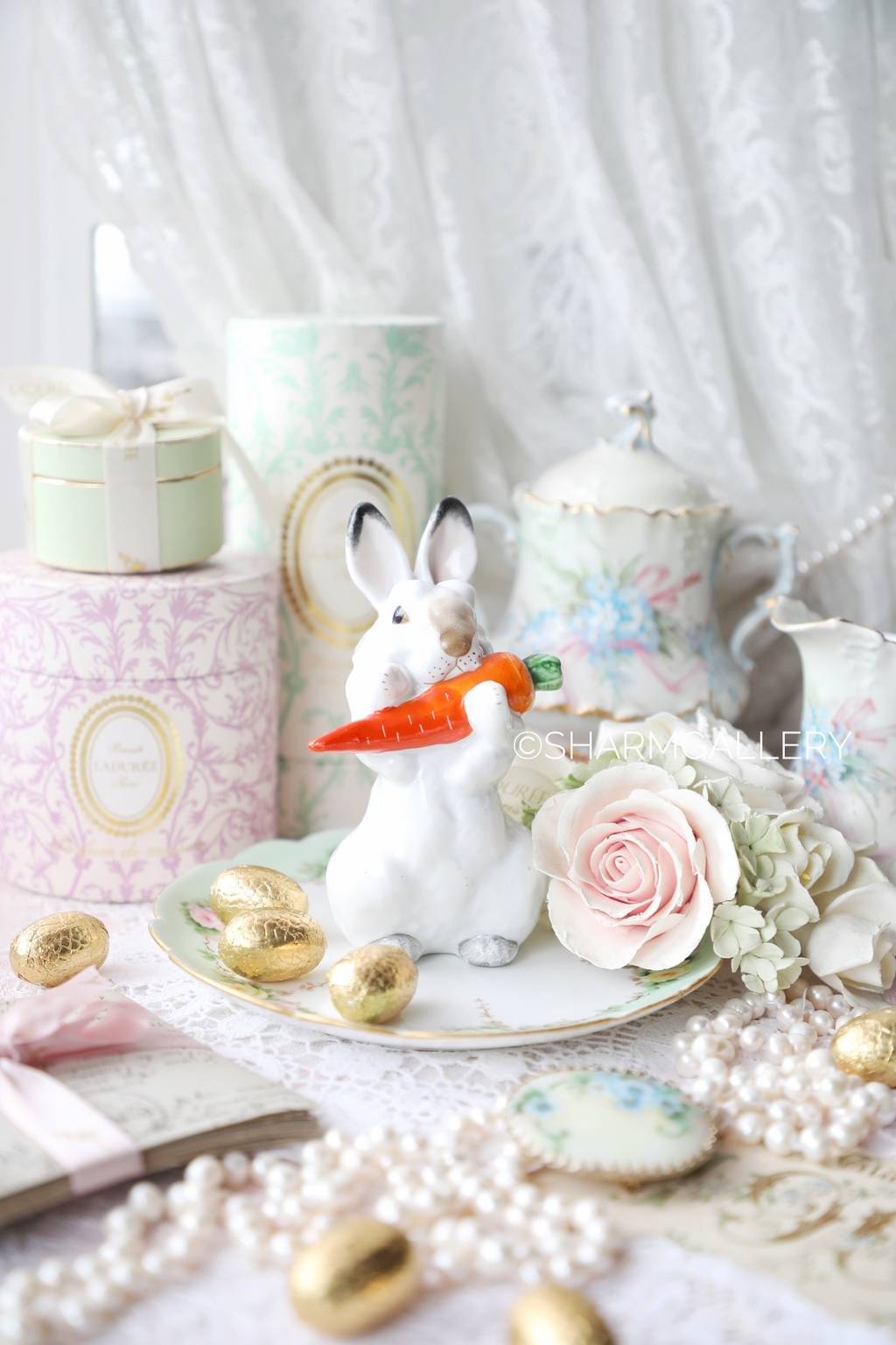 Статуэтка Заяц с морковкой №2, фарфор ЛФЗ СССР.