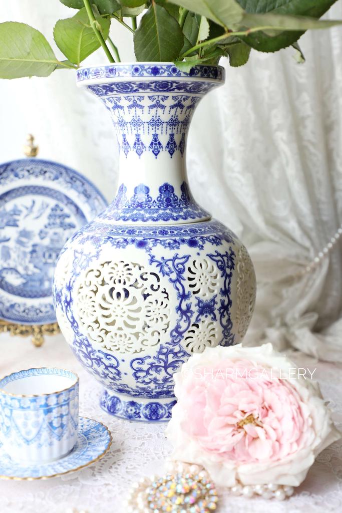 Коллекционная ваза двойная 28см., костяной прорезной фарфор, Китай.