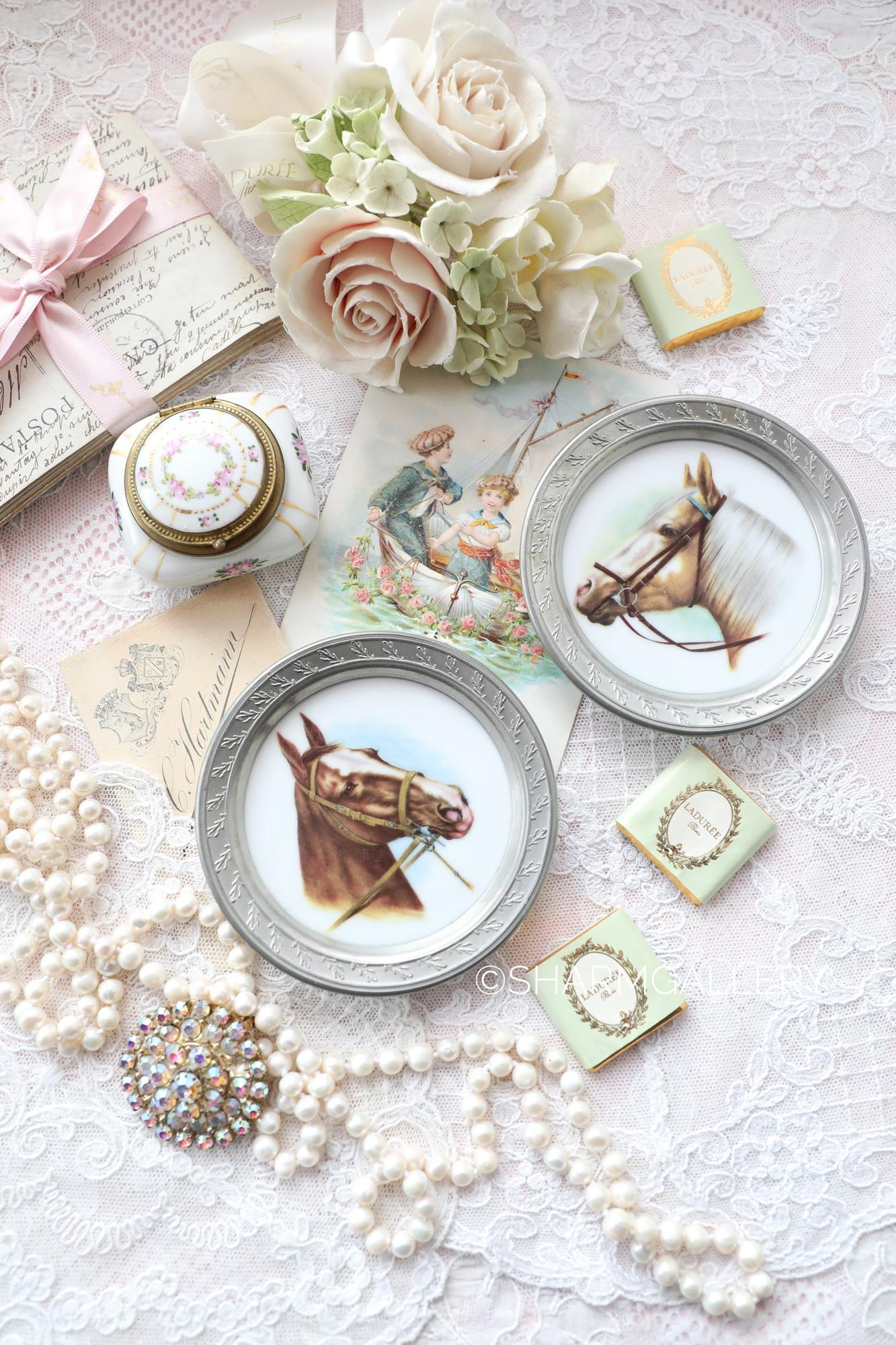 Пара декоративных тарелочек/плакеток «Лошади» олово, фарфор Kaiser Кайзер Германия.