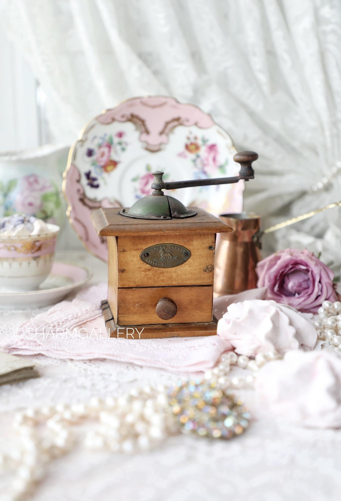 Антикварная кофемолка мельница ручная Peugeot Freres Valentigney Doubs дерево, рабочая! Франция.