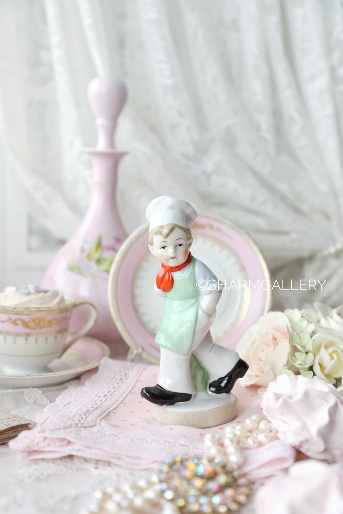 Старинная статуэтка «Юный повар» фарфор, Германия.