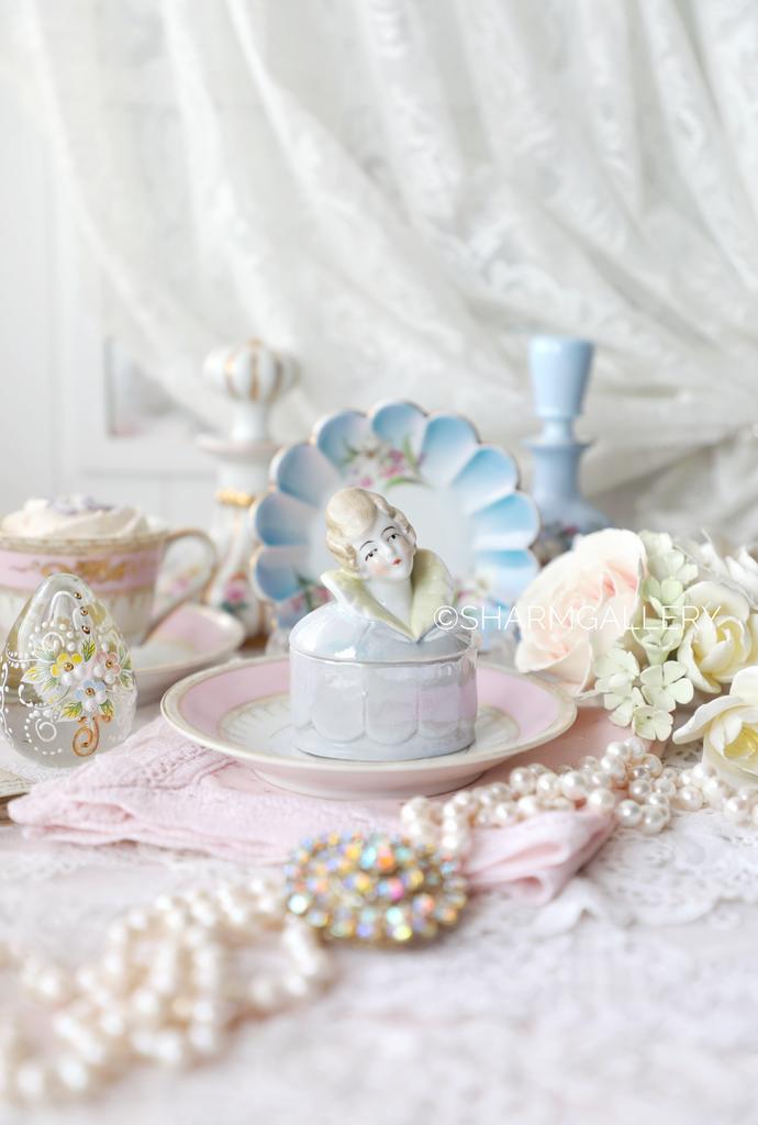 Миниатюрная антикварная шкатулка Half doll, фарфор, Германия.