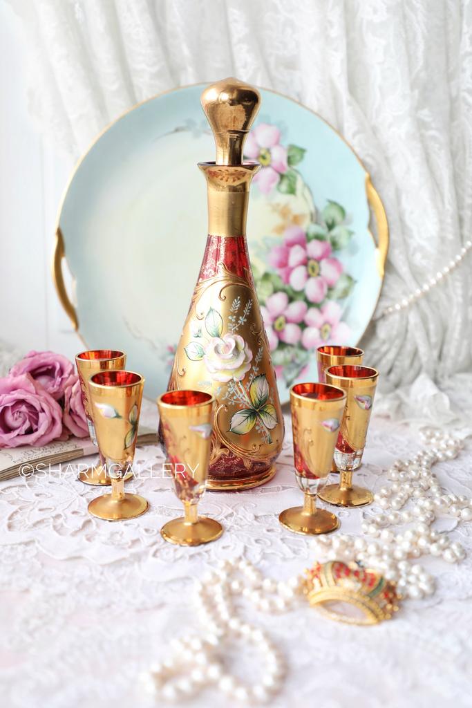 Антикварный набор для крепких напитков красное богемское стекло, лепка позолота., Bohemia Чехословакия.