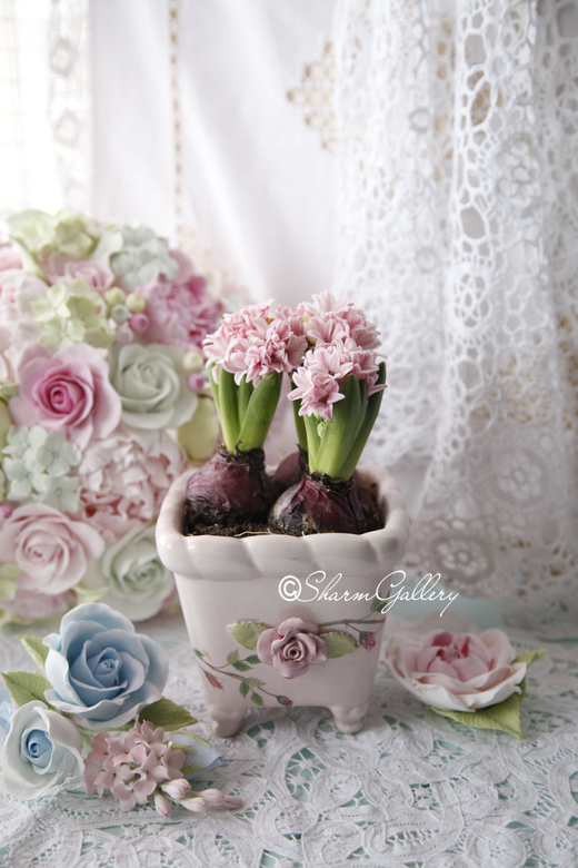 Фарфоровое кашпо для цветов "Роза".