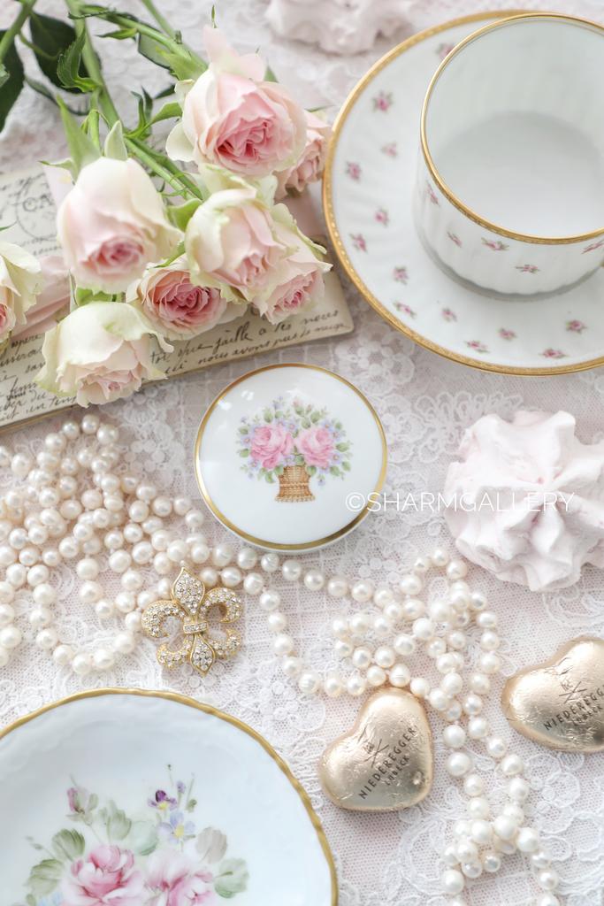 Миниатюрная шкатулка «Розы и незабудки» фарфор Kaiser, Германия.