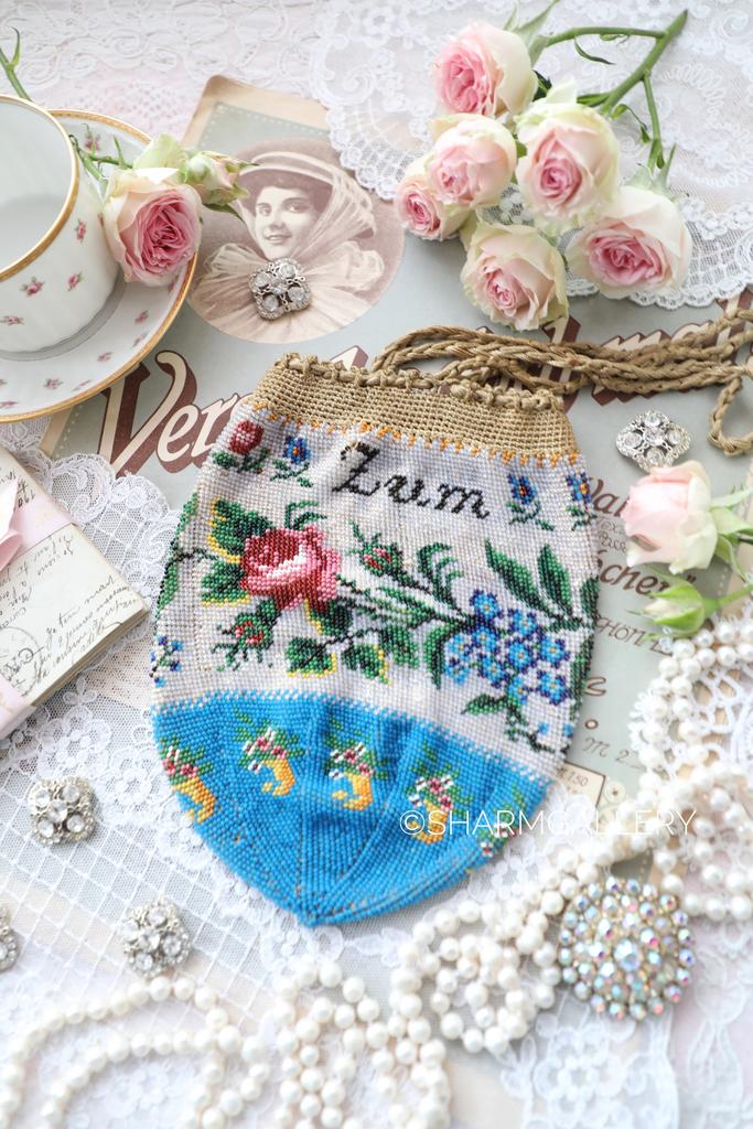 Антикварная бисерная сумочка - кисет «Розы и незабудки» Германия 19век.