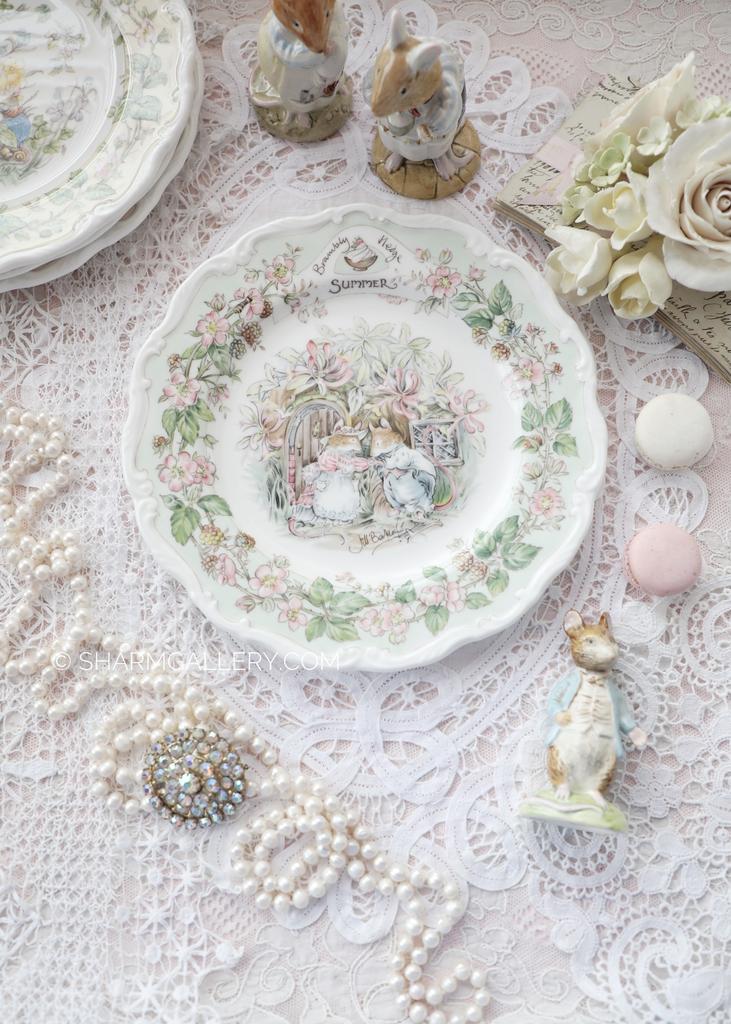 Коллекционная тарелка Brambly Hedge Лето в коробке, Ежевичная поляна. Фарфор Royal Doulton Англия 1982г.