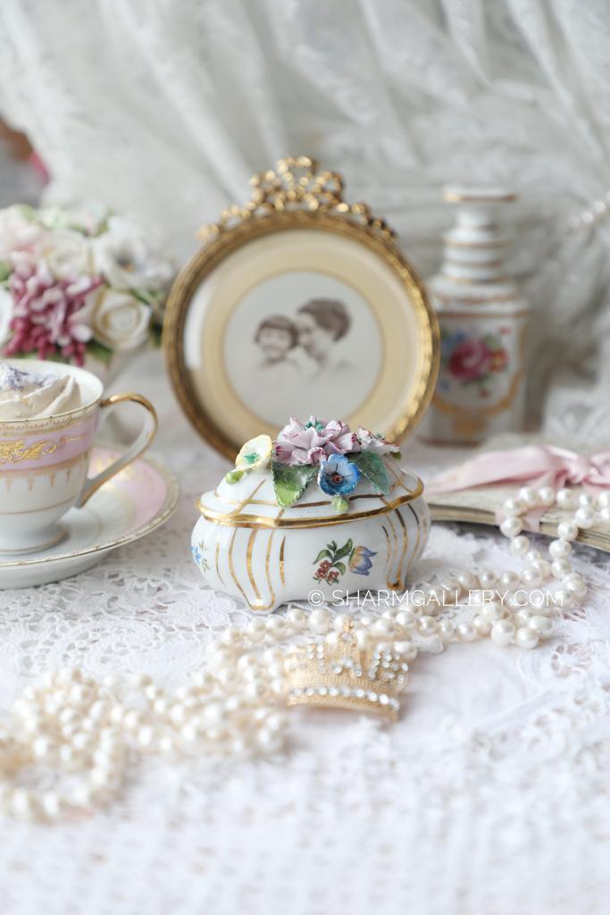 Антикварная миниатюрная шкатулка «Лепные цветы» фарфор, Германия. Уценка!