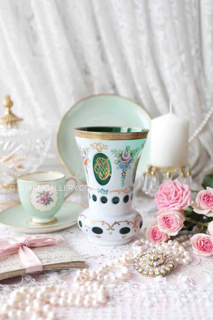 Антикварная ваза 14см., двухслойное стекло Богемия BOHEMIA, Чехословакия.