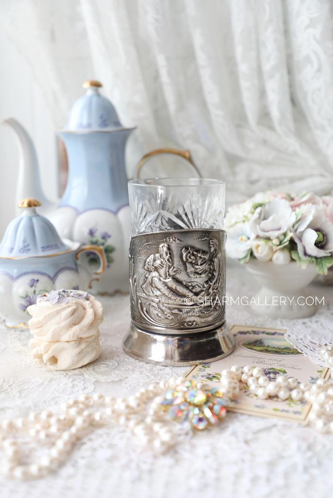 Подстаканник мельхиоровый №9 "Охотники на привале" + хрустальный стакан, Кольчугино.