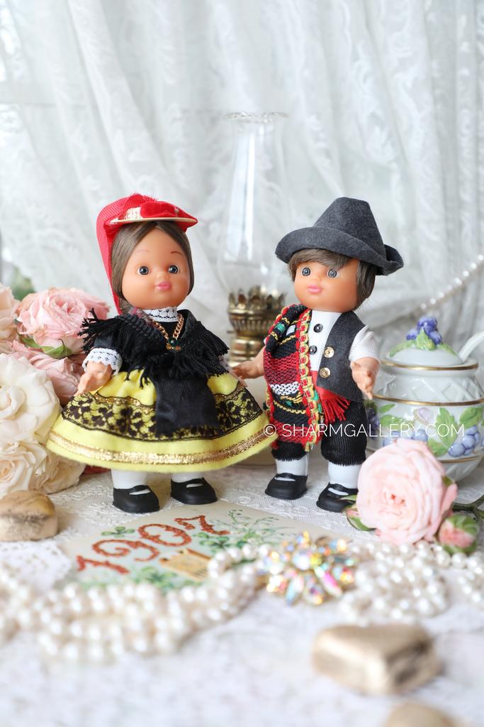 Пара коллекционных кукол в костюмах 15,5см., Португалия.