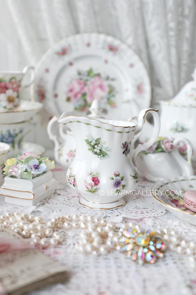 Сливочник Цветок месяца/Flower of the month 250мл. фарфор Royal Albert, Англия 1984г.