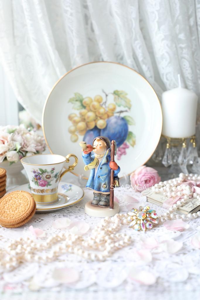 Статуэтка Hummel Мальчик с горном «Hear Ye Hear Ye» фарфор Goebel, Гебель Германия.