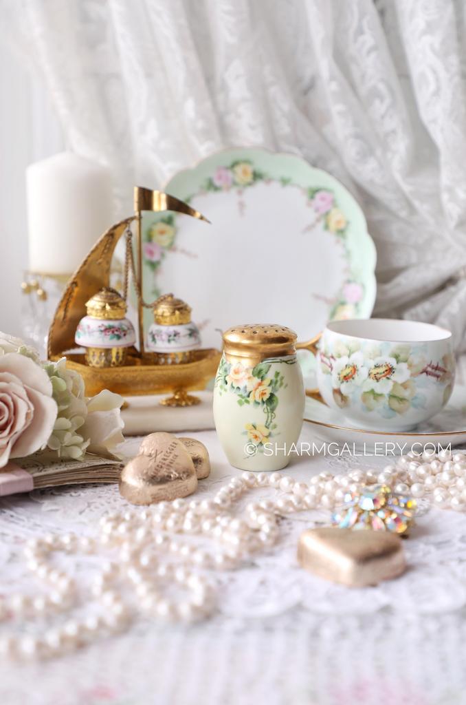 Антикварная солонка «Желтые розы» фарфор, позолота, роспись. Бавария, Германия.