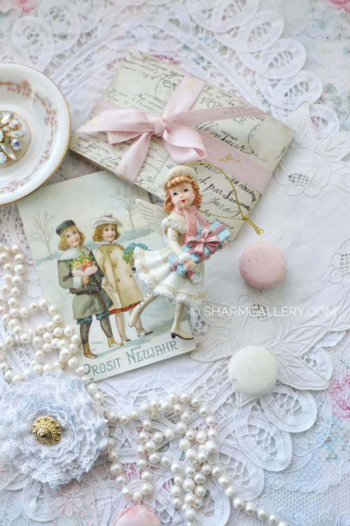 Елочное украшение «Девушка ангел с подарком» Goodwill, Бельгия.