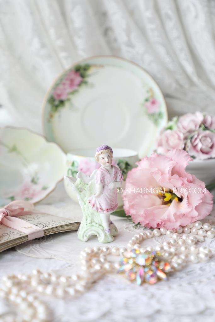 Антикварная подставка для зубочисток «Девочка» бисквитный фарфор, роспись, старая Германия.