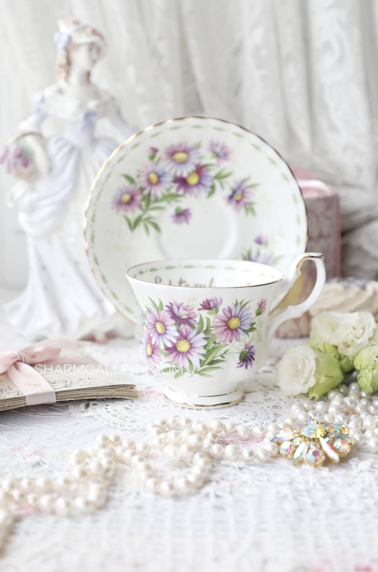 Чайная пара Цветок месяца September/Michaelmas Daisy (Сентябрь/Астры) костяной фарфор Royal Albert Англия.