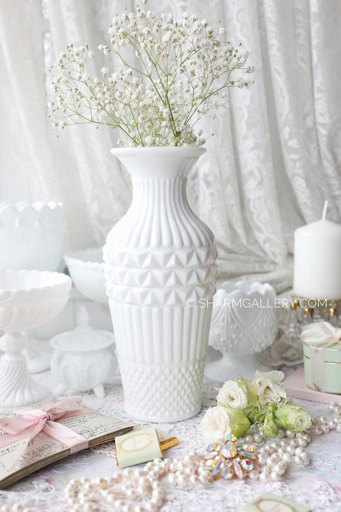 Антикварная Ваза 23см., белое молочное (опаловое) стекло, Европа.