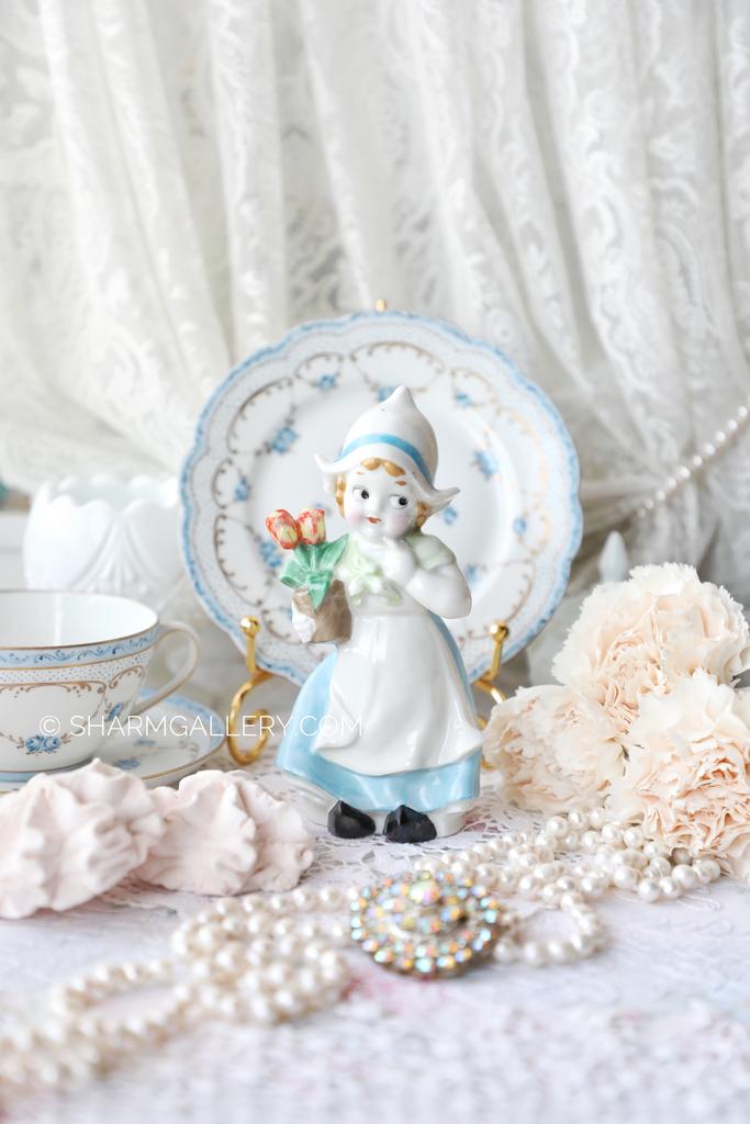 Старинная фарфоровая статуэтка «Цветочница» в зеленом платочке серия «Бюргеры» Германия.