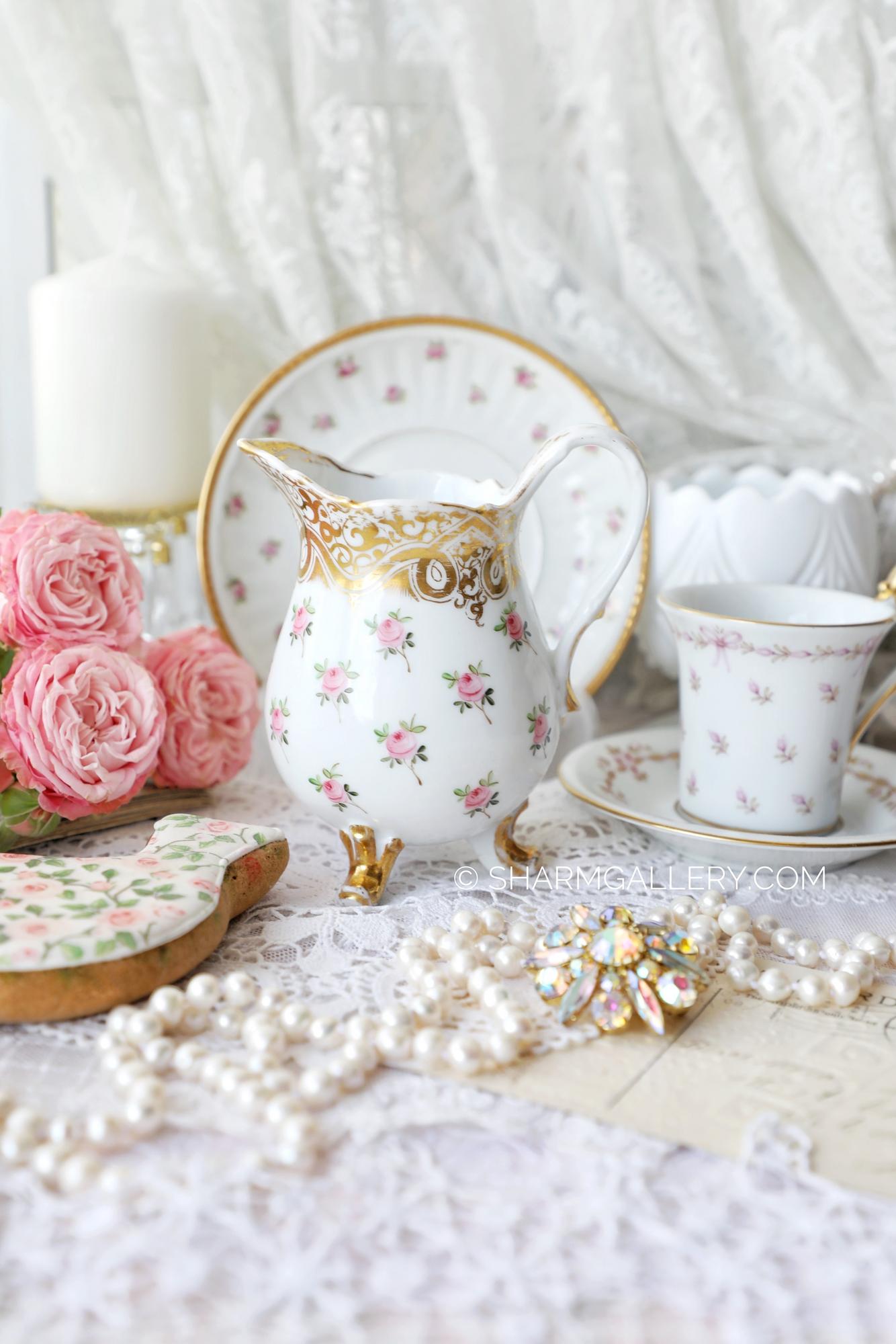 Антикварный Молочник/Сливочник на ножках 250мл «Розочки» роспись, фарфор Франция.