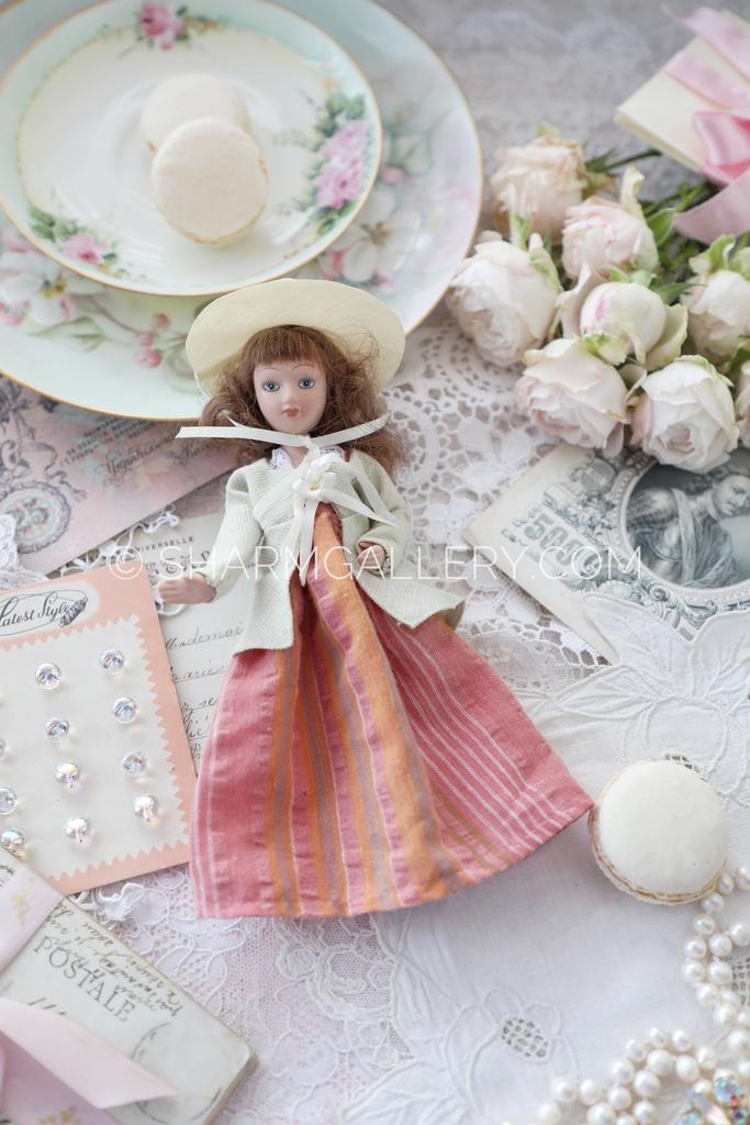 Коллекционная фарфоровая кукла 20см, серия ‘«Дамы эпохи» №2