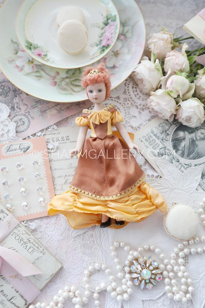 Коллекционная фарфоровая кукла 20см, серия ‘«Дамы эпохи» №4