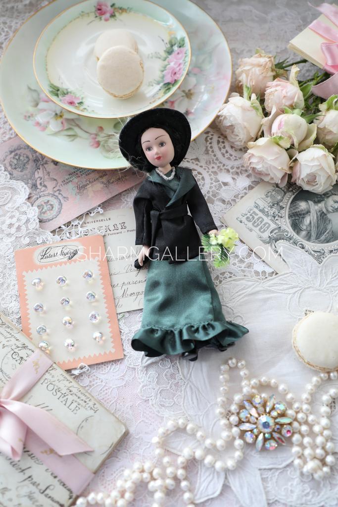 Коллекционная фарфоровая кукла 20см, серия ‘«Дамы эпохи» №11