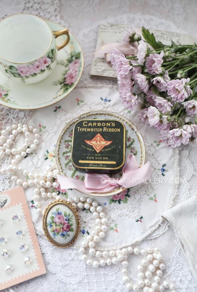 Антикварная жестяная баночка из под лент старая Америка.