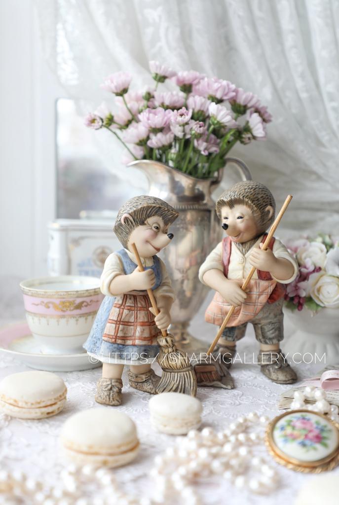 Mecki/Мекки немецкие ежики еж, ёжик «Пара за уборкой» бисквитный фарфор Goebel, Германия