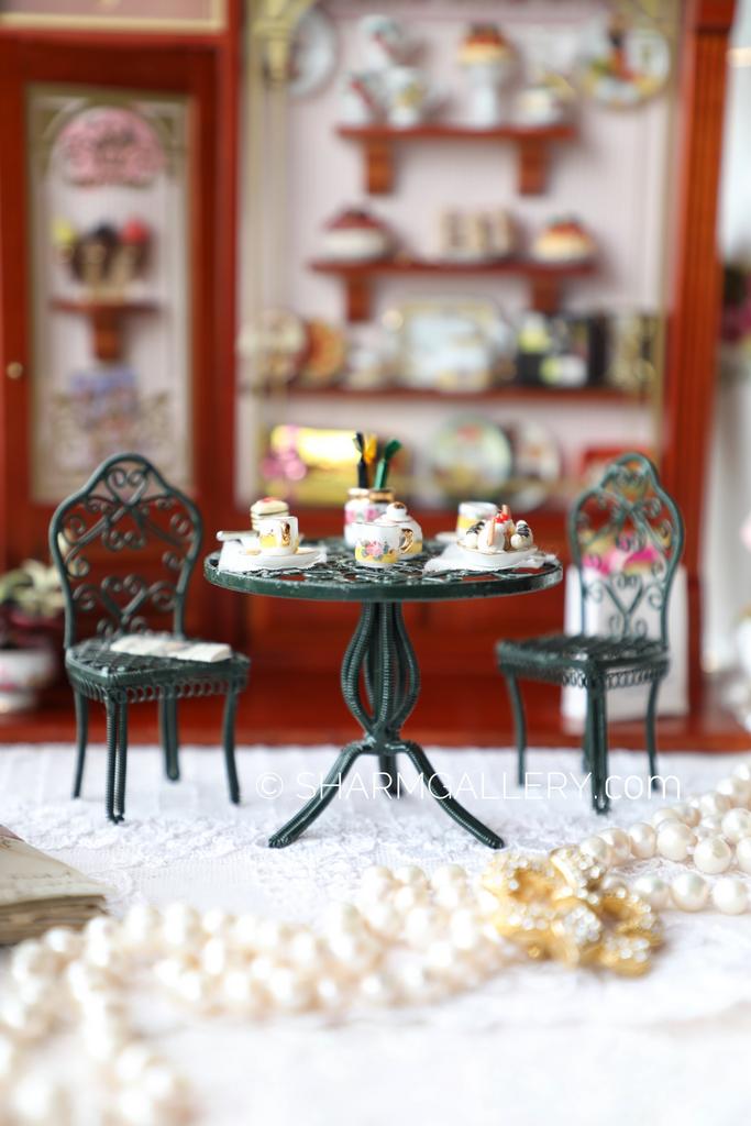 Миниатюра "Ажурный металлический стол со стульями" (3 предмета) Reutter Porzellan, Германия.