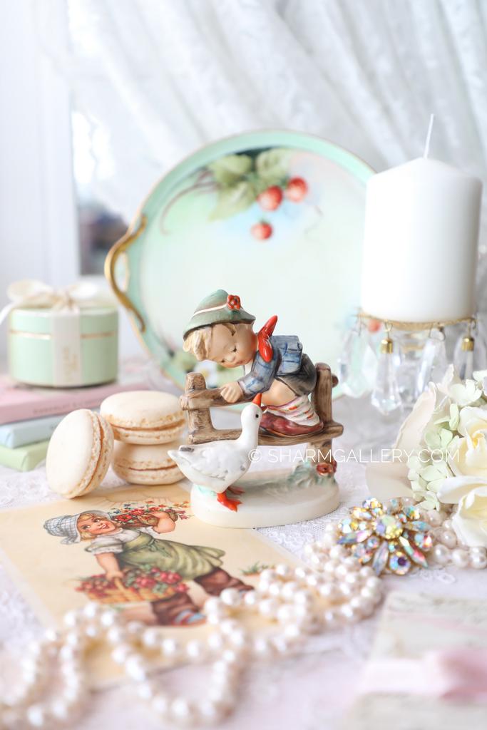 Статуэтка Hummel «Мальчик и гусь» фарфор Goebel, Гебель. Германия.