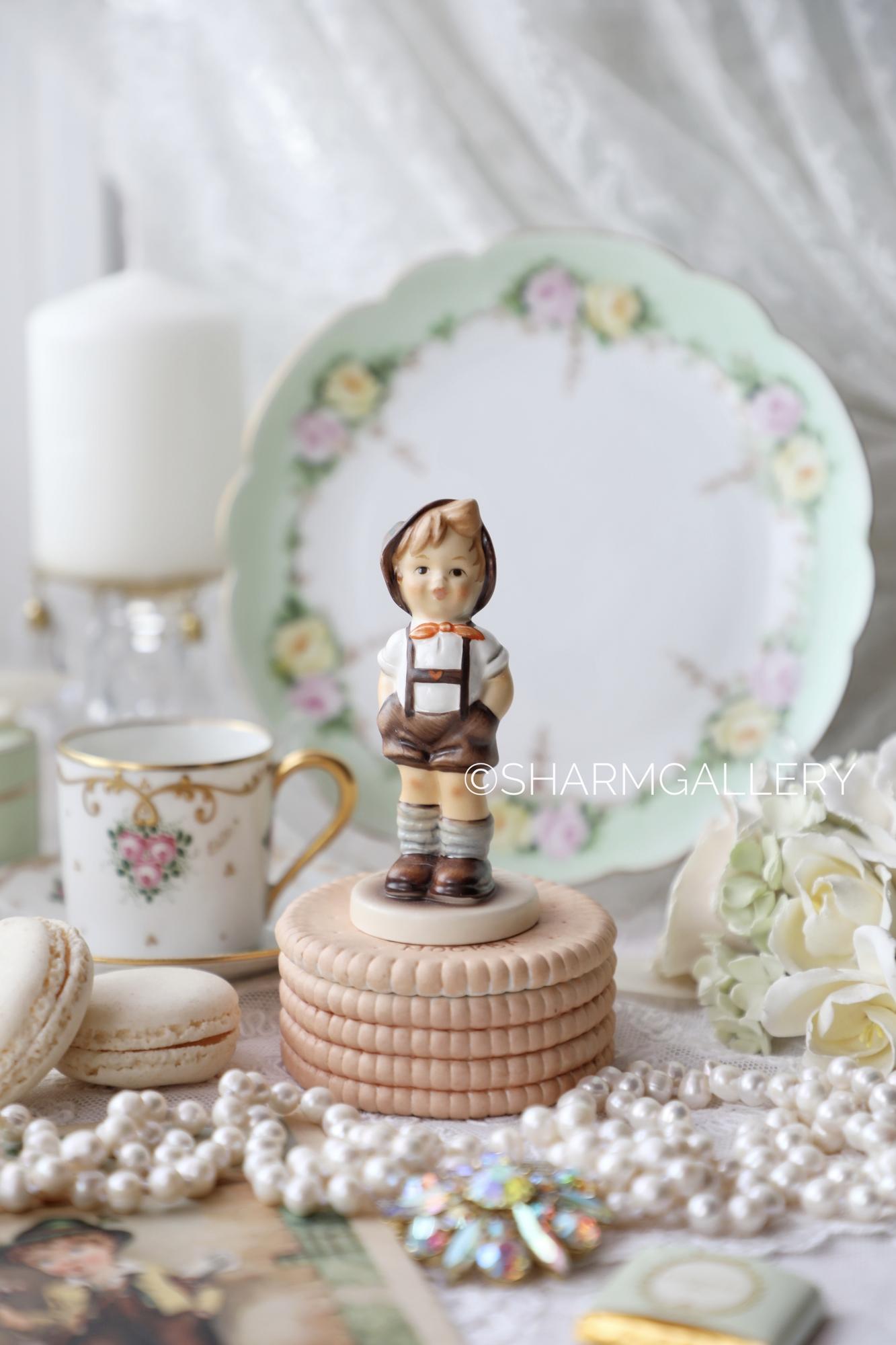 Статуэтка Hummel «Мальчик» фарфор Goebel, Гебель. Германия.