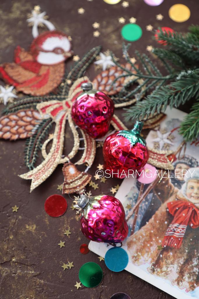 Набор старинных елочных игрушек «Клубничка» 3шт., СССР. №190