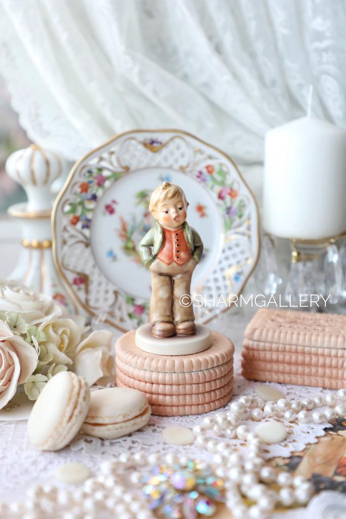 Статуэтка Hummel «Юный певец» бисквитный фарфор Goebel Гебель. Германия.