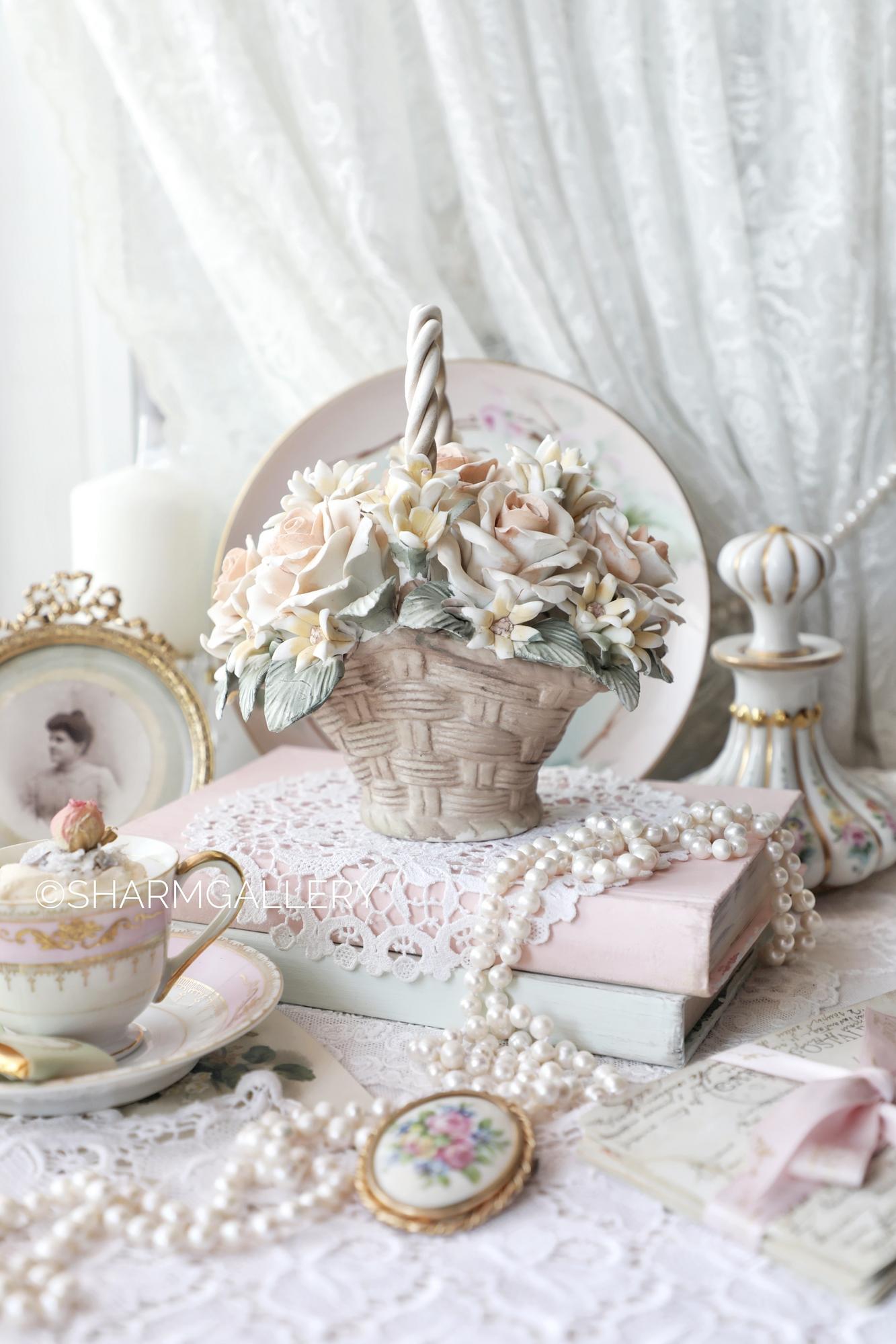 Корзина с цветами бисквитный фарфор, Италия. Дефект.