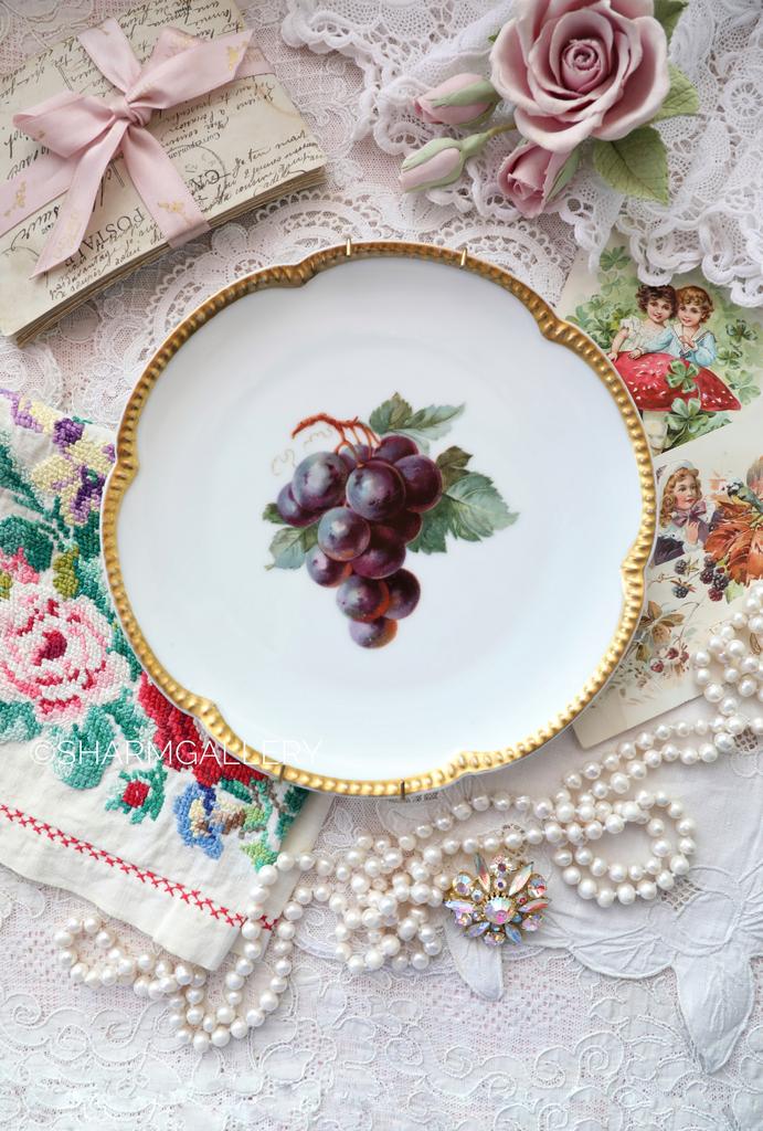 Тарелка "Виноград" 20см. на подвесе фарфор Krautheim Бавария, Германия.