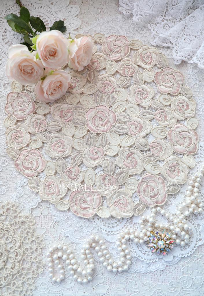 Интерьерная салфетка «Кремовые розы» 30см. полиэстер. №34