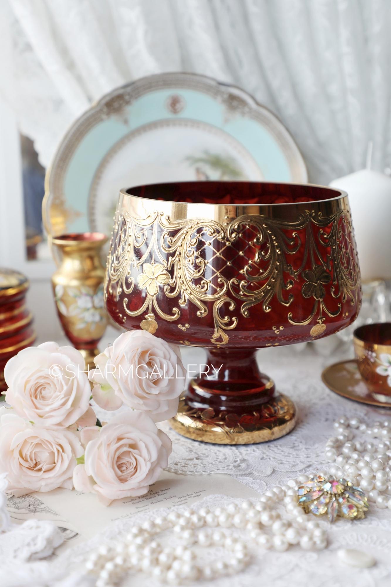 Ваза на ножке для конфет из цветного богемского стекла, красное (рубин)  стекло, Чехословакия, Bohemia