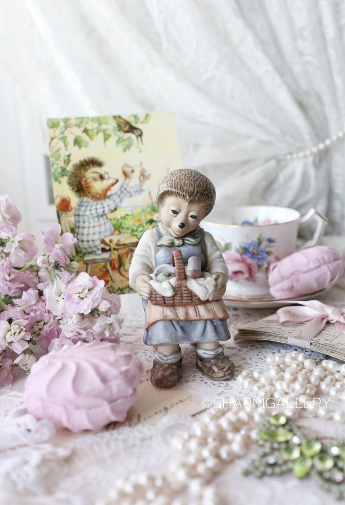 Редкость! Mecki/Мекки немецкий ежик еж «Ежиха с корзинкой» бисквитный фарфор Goebel + открытка. Германия